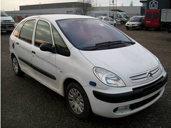 Citroen MPV, fabr.CITROEN, type PICASSO, 2.0 HDI, eerste inschrijving 01-01-2006, km-stand 136.700, chassisnr VF7CHRHYB25736940, AIRCO, alle documenten aanwezig - Lengvasis automobilis