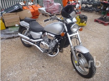Honda VF750C MAGNA - Motociklas