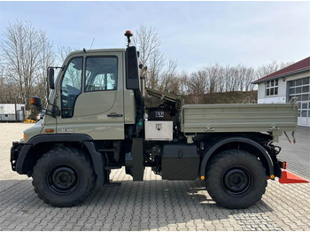 Komunalinė/ Specializuota technika, Platforminis/ Bortinis sunkvežimis Unimog U300 405 01313 mit Rahmenwinde: foto 4