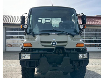 Komunalinė/ Specializuota technika, Platforminis/ Bortinis sunkvežimis Unimog U300 405 01313 mit Rahmenwinde: foto 2