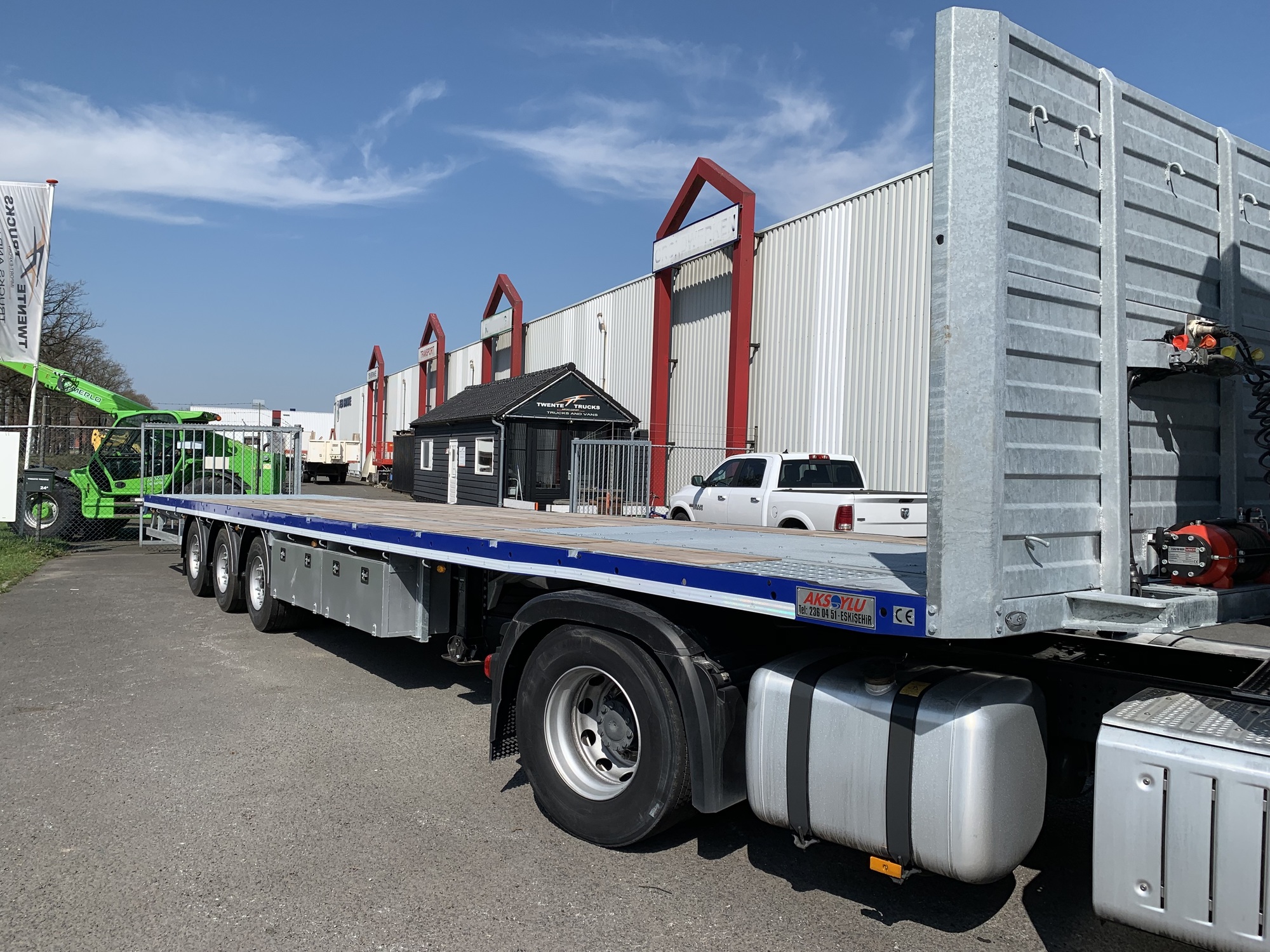 Twente Trucks - Puspriekabės undefined: foto 2